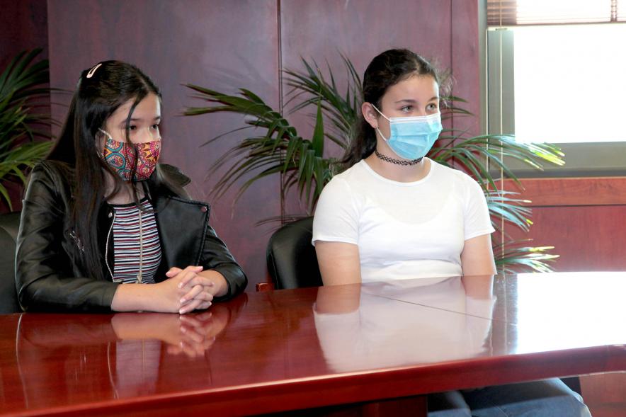 Recepción Semifinalistas Technovation Girl - Imagen de dos alumnas de sexto de primaria del colegio Daoiz y Velarde.