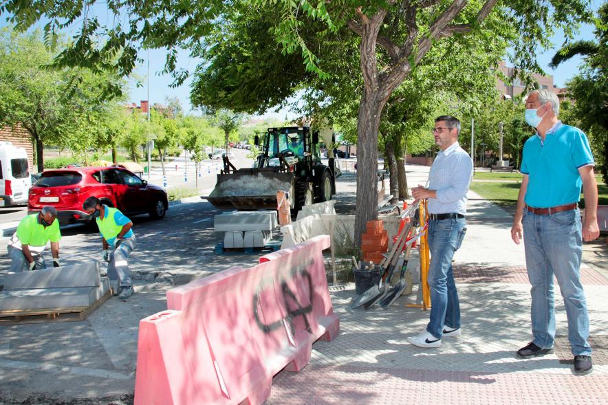 Visita a Obras del Distrito Norte - Imagen del alcalde Rafael Sánchez Acera y el concejal del Distrito Norte José María Tovar en un momento de la visita.