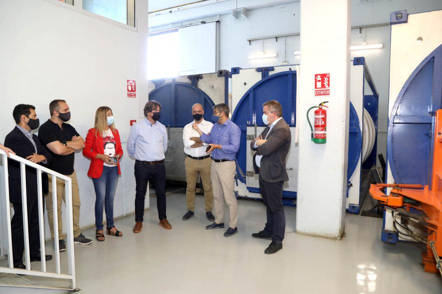 Visita al Centro de Recogida de Basura Neumática - Imagen del alcalde Rafael Sánchez Acera, concejales y representantes de la empresa de Recogida de Residuos.