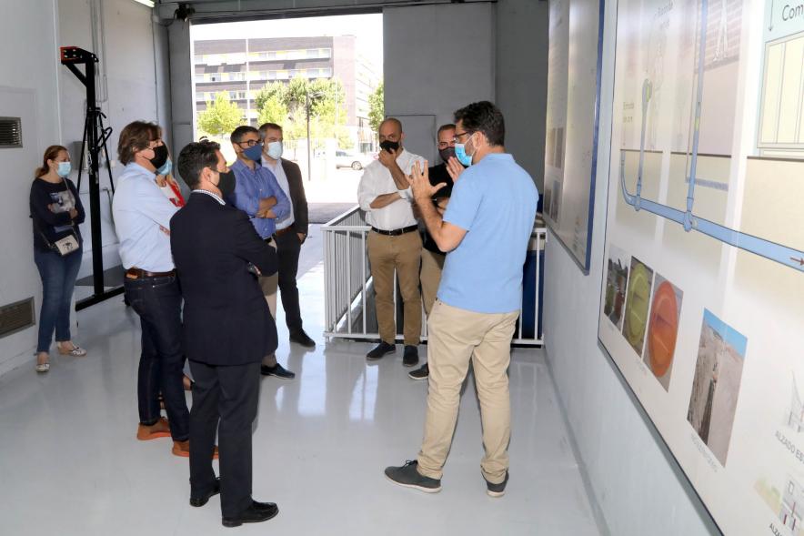 Visita al Centro de Recogida de Basura Neumática - Imagen del alcalde Rafael Sánchez Acera, concejales y representantes de la empresa de Recogida de Residuos.