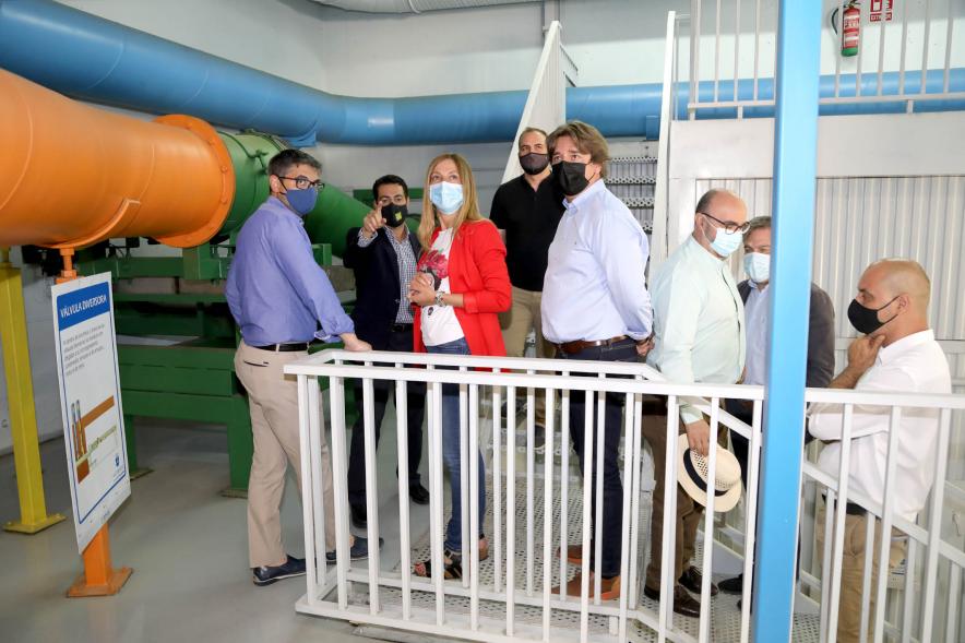 Visita al Centro de Recogida de Basura Neumática - Imagen de un momento de la visita del alcalde Rafael Sánchez Acera, concejales y representantes de la empresa de Recogida de Residuos.