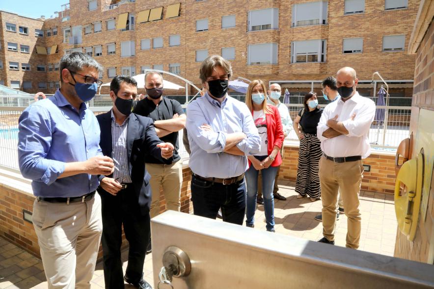  Visita al Centro de Recogida de Basura Neumática - Imagen de un momento de la visita del alcalde Rafael Sánchez Acera, concejales y representantes de la empresa de Recogida de Residuos.