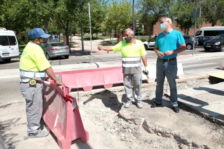  Visita a Obras del Distrito Norte - Imagen del concejal del Distrito Norte José María Tovar en un momento de la visita.