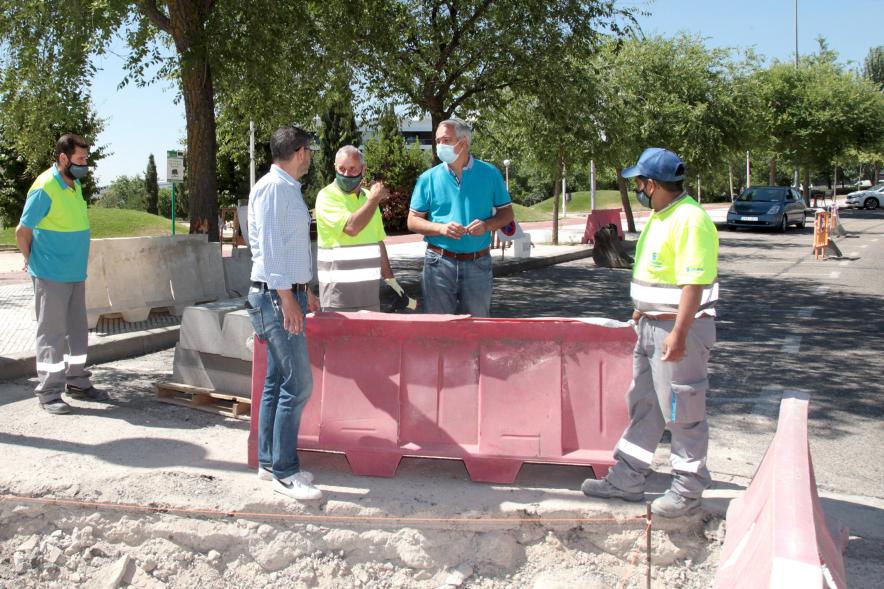Visita a Obras del Distrito Norte - Imagen del alcalde Rafael Sánchez Acera y el concejal del Distrito Norte José María Tovar en un momento de la visita.