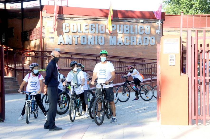 Alumnos participando