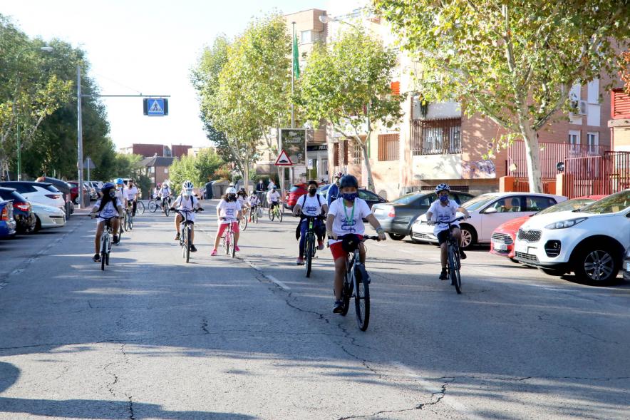 Alumnos participando