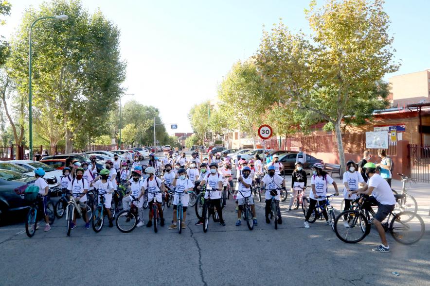 Alumnos participando