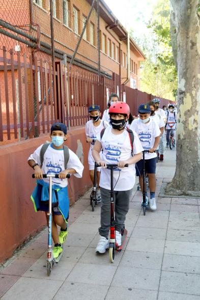 Alumnos participando