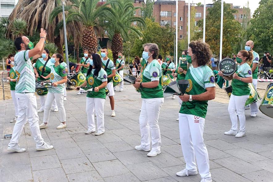 Inauguración de la Escuela de Circo - Imagen de un momento de la actuación de la batucada a cargo de la asociación Bloco do Baliza.