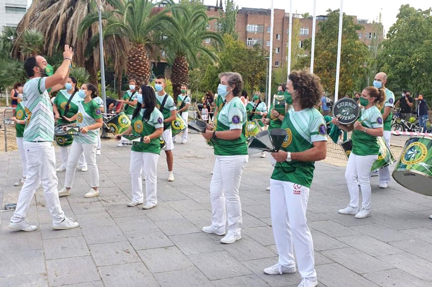 Inauguración de la Escuela de Circo - Imagen de un momento de la actuación de la batucada a cargo de la asociación Bloco do Baliza.