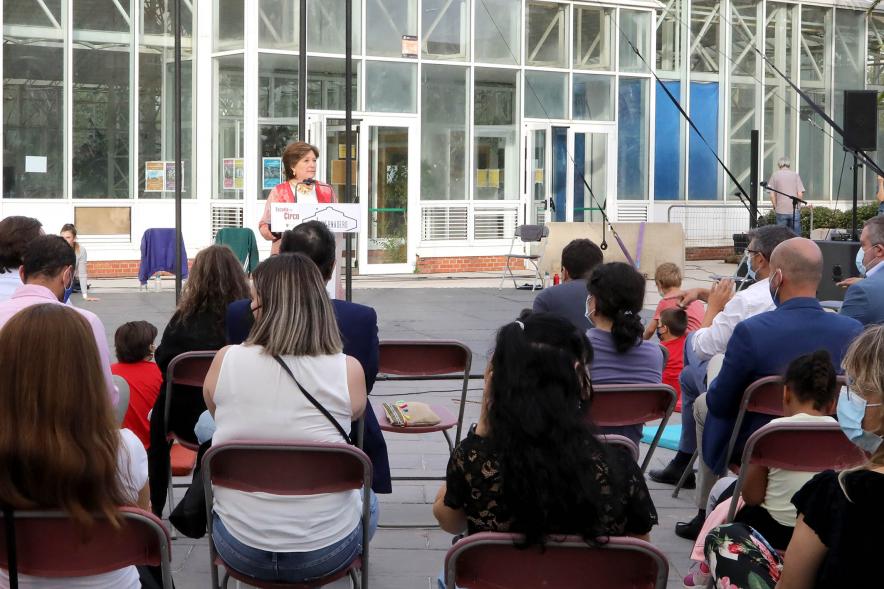 Inauguración de la Escuela de Circo - Imagen de un momento del discurso de la concejala de Cultura Rosario Tamayo, durante la inauguración de la Escuela de Circo El Invernadero.