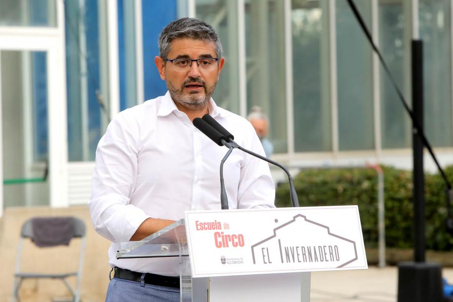  Inauguración de la Escuela de Circo - Imagen de un momento del discurso del alcalde Rafael Sánchez Acera.