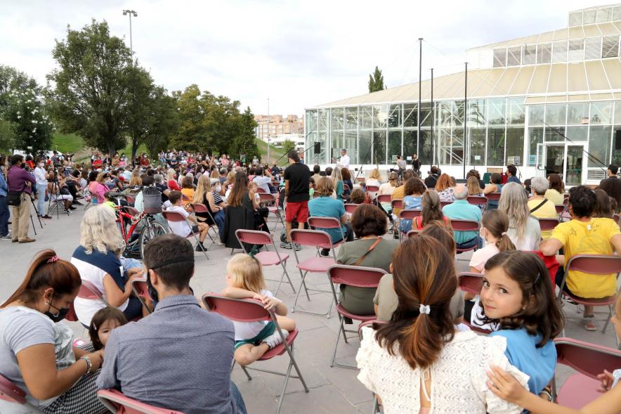 Inauguración de la Escuela de Circo -  Imagen panorámica de la plaza del Invernadero del Arroyo de la Vega, donde se celebra la inauguración.