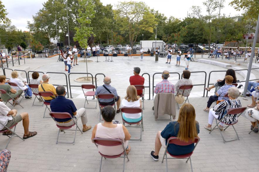 Día de la Santina de la Casa de Asturias en el Parque de Asturias y Cantabria  - Imagen de un momento de la actuación de la Banda de Gaitas Respingo.