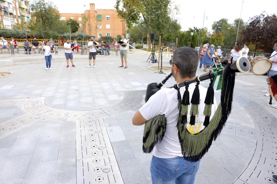  Día de la Santina de la Casa de Asturias en el Parque de Asturias y Cantabria - Imagen de un momento de la actuación de la Banda de Gaitas Respingo.