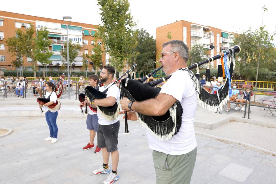 Día de la Santina de la Casa de Asturias en el Parque de Asturias y Cantabria - Imagen de un momento de la actuación de la Banda de Gaitas Respingo.