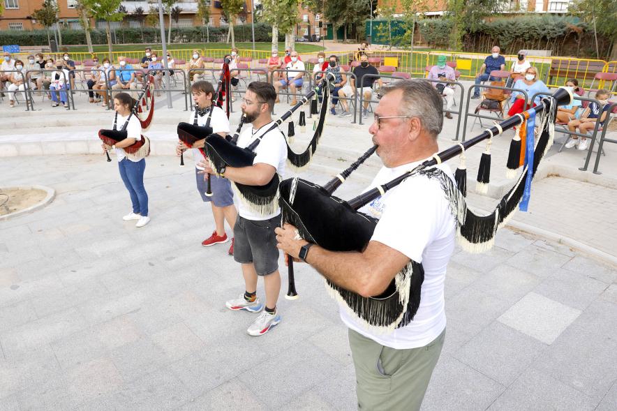 Día de la Santina de la Casa de Asturias en el Parque de Asturias y Cantabria -   Imagen de un momento de la actuación de la Banda de Gaitas Respingo.