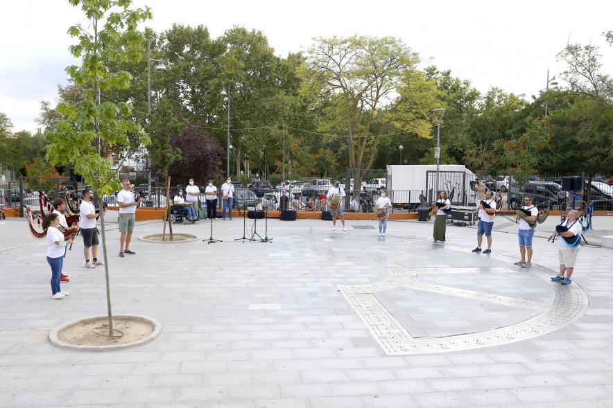 Día de la Santina de la Casa de Asturias en el Parque de Asturias y Cantabria -  Imagen de un momento de la actuación de la Banda de Gaitas Respingo.