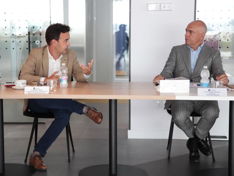  Visita a Montajes Delsaz y Encuentro con Embajadores Empresariales -  Imagen de un momento de la reunión.
