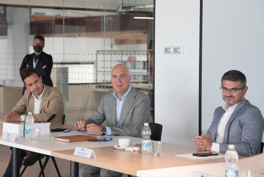 Visita a Montajes Delsaz y Encuentro con Embajadores Empresariales - Imagen de un momento de la reunión.