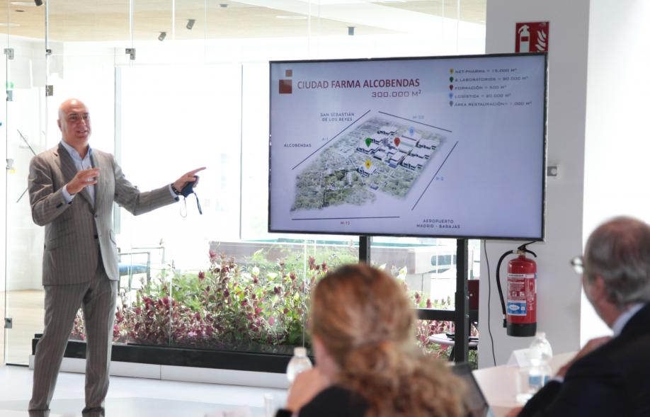  Visita a Montajes Delsaz y Encuentro con Embajadores Empresariales - Imagen de un momento de la reunión.