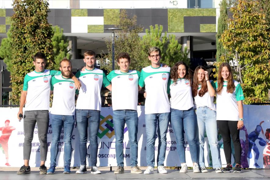 Club de natación posando