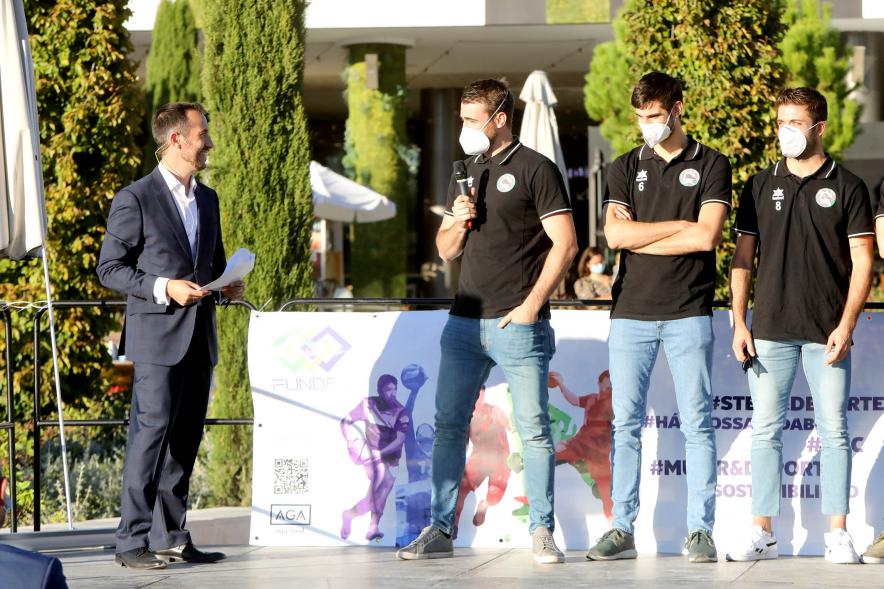 Equipo masculino senior de hockey patines durante su discurso