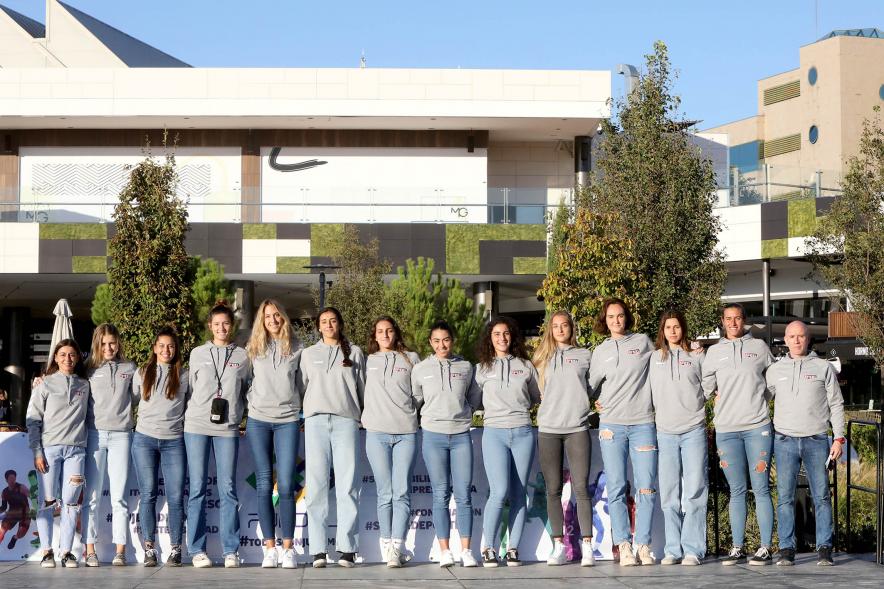 Equipo senior volley femenino Alcobendas posando