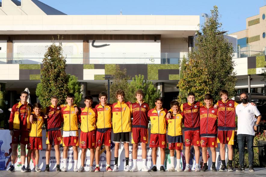 Representantes de la cantera de Club Baloncesto Alcobendas posando