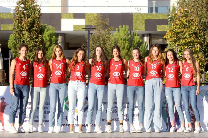 Equipo femenino de Volley posando
