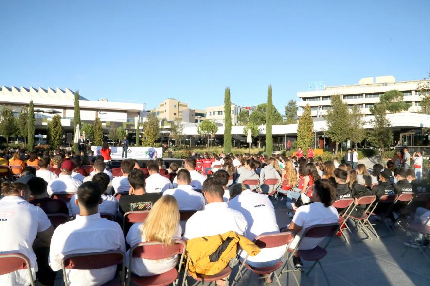 Evento visto desde detrás del público