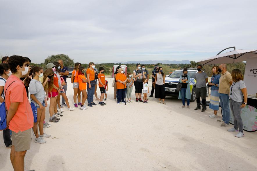 Reciclaje y Recogida de Residuos en la Moraleja Pony Club - Imagen de María Castillo, del departamento de Medio Ambiente del Ayuntamiento de Alcobendas, impartiendo una breve charla formativa. 