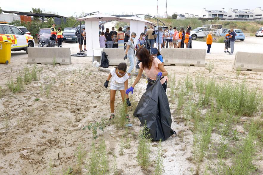 Reciclaje y Recogida de Residuos en la Moraleja Pony Club - Imagen de un momento de la recogida de residuos.