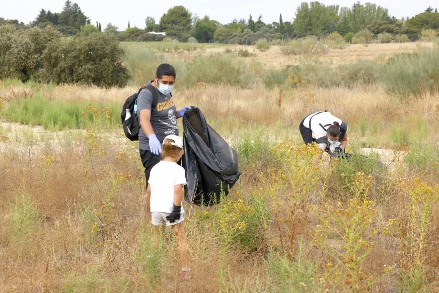 Reciclaje y Recogida de Residuos en la Moraleja Pony Club - Imagen de un momento de la recogida de residuos.