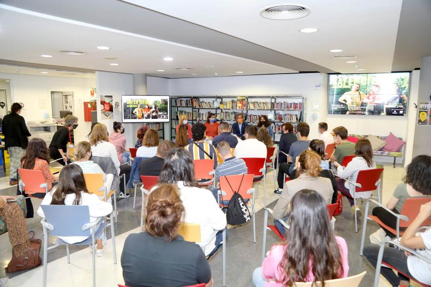 Evento visto desde detrás del público