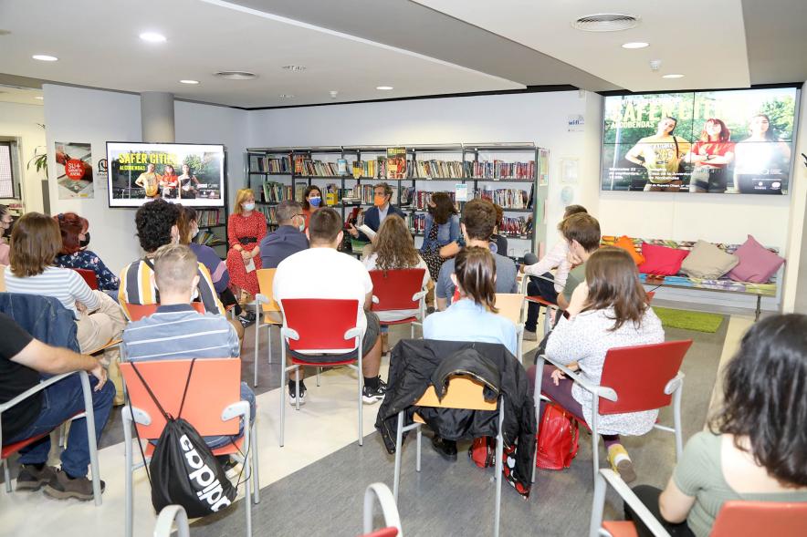 Evento visto desde detrás del público
