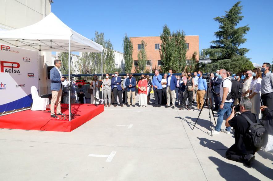 Inauguración Escultura de Sprinkler Pacisa - Imagen lejana del alcalde Rafael Sánchez Acera en un momento de su discurso.