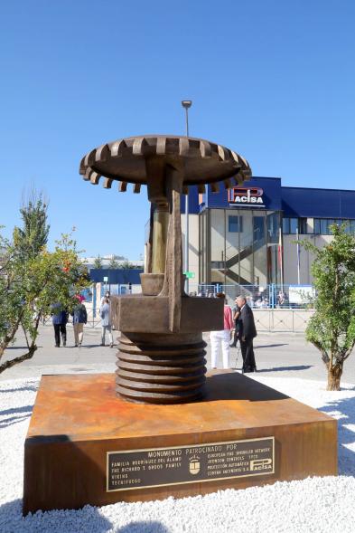    Inauguración Escultura de Sprinkler Pacisa - Imagen de una Sprinkler, escultura de dos metros de altura con un rociador automático.