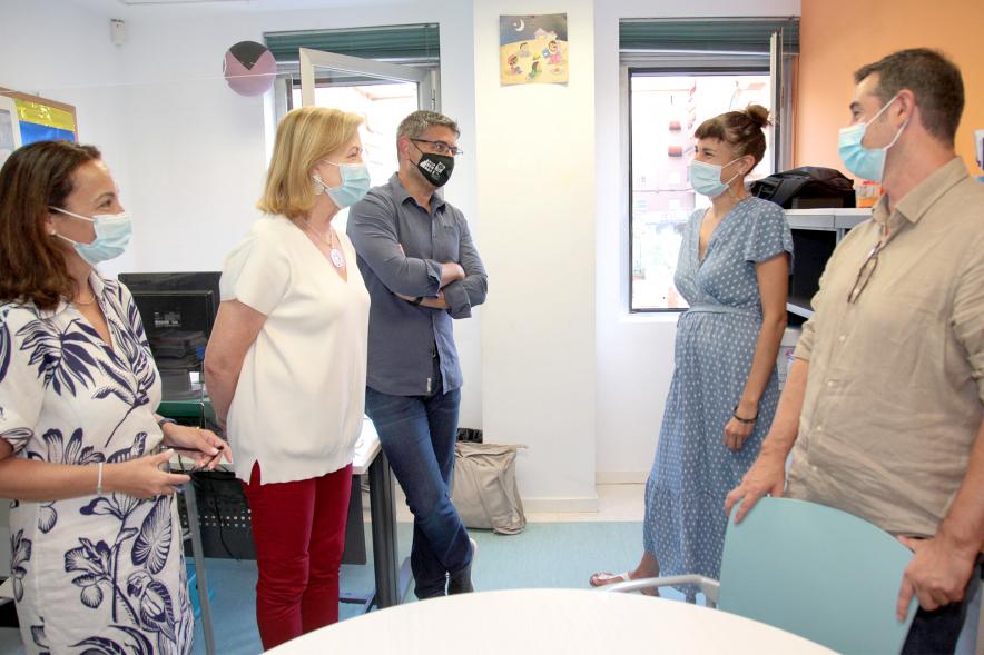  Visita a Asesoría Psicológica y Asesoría Joven de Sexualidad -  Imagen de la visita del alcalde Rafael Sánchez Acera y de la Concejala de Asuntos Sociales y Juventud a la Asesoría Psicológica y la Asesoría Joven de Sexualidad.