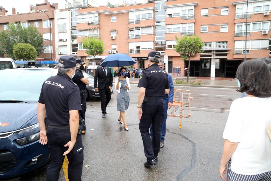 Visita de la Delegada del Gobierno a la Comisaría de Policía Nacional -  Imagen de  la Delegada del Gobierno de Madrid Mercedes González a su llegada a la Comisaría de Policía Nacional.