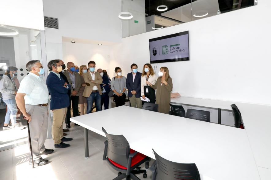 Visita al centro. Alcalde Aitor Retolaza. Concejales Arancha Rodríguez, Mónica Cuesta y Roberto Fraire 