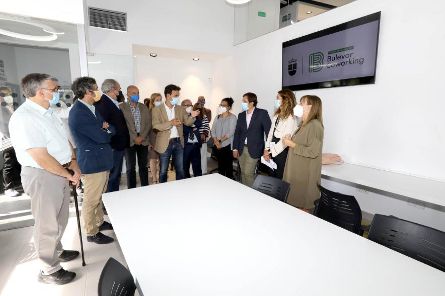 Visita al centro. Alcalde Aitor Retolaza. Concejales Arancha Rodríguez, Mónica Cuesta y Roberto Fraire 