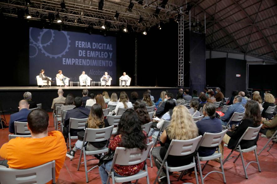 Vicealcalde, Concejal y Representantes Económicos - Imagen panorámica del Centro Municipal La Esfera donde se celebra la feria.