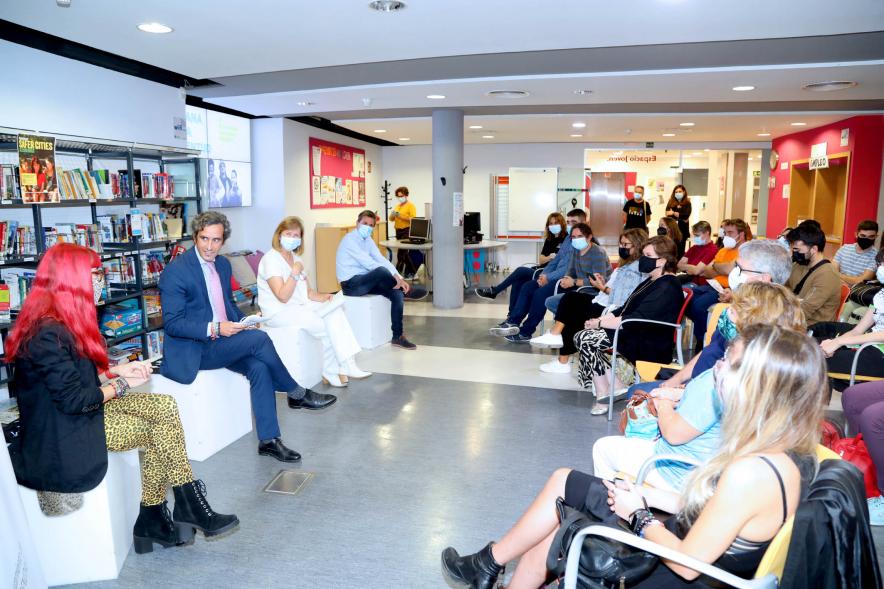 Inauguración Semana de la Juventud 2021 - Imagen en un momento de las palabras de Celia Cruz Garrido, fotógrafa y diseñadora gráfica.