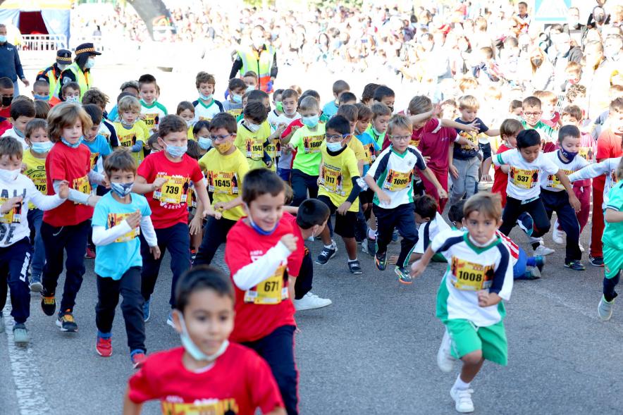 Milla Escolar 2021 - Imagen de un momento de la carrera de los más pequeños.