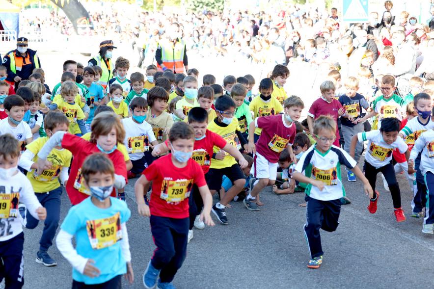 Milla Escolar 2021 - Imagen de un momento de la carrera de los más pequeños.