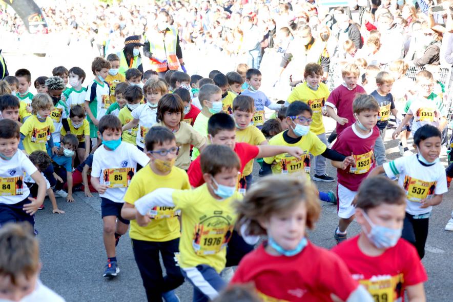 Milla Escolar 2021 -   Imagen de un momento de la carrera de los más pequeños.