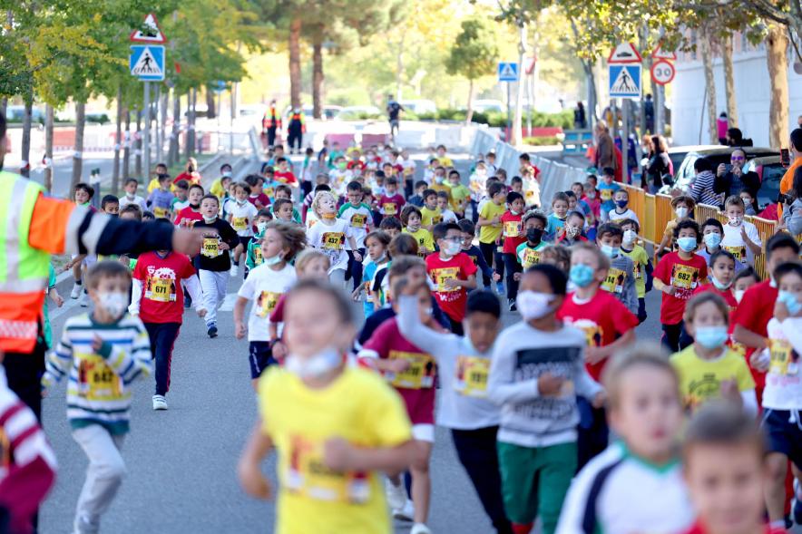 Milla Escolar 2021 - Imagen de un momento de la carrera de los más pequeños.