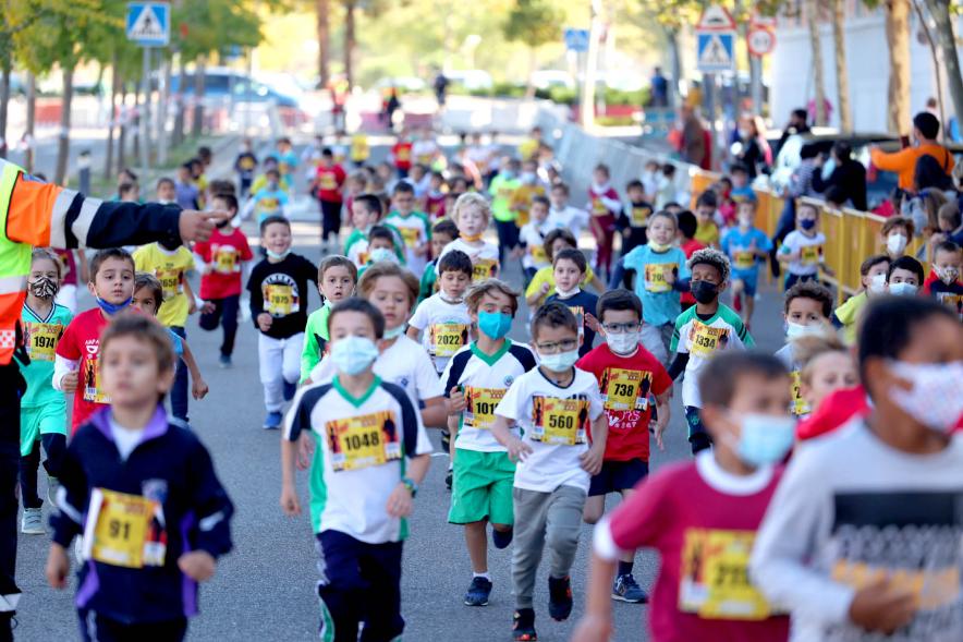   Milla Escolar 2021 -  Imagen de un momento de la carrera de los más pequeños.