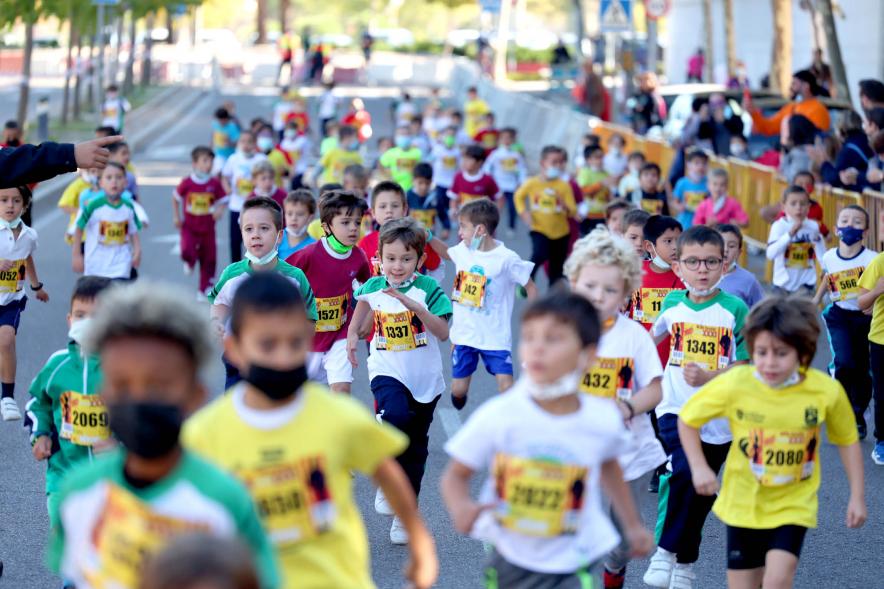 Milla Escolar 2021 - Imagen de un momento de la carrera de los más pequeños.